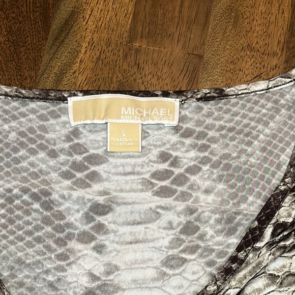 MICHAEL MICHAEL KORS LG. SLEEVELESS BLOUSE SNAKESKIN PRINT - Picture 7 of 9